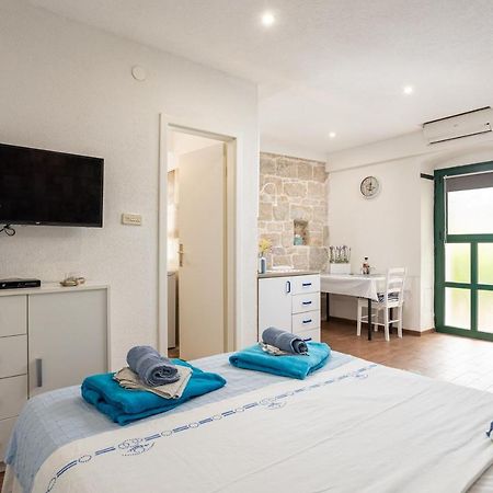 Aparrtment Terra- Combine Beach&Old Town Lägenhet Split Exteriör bild