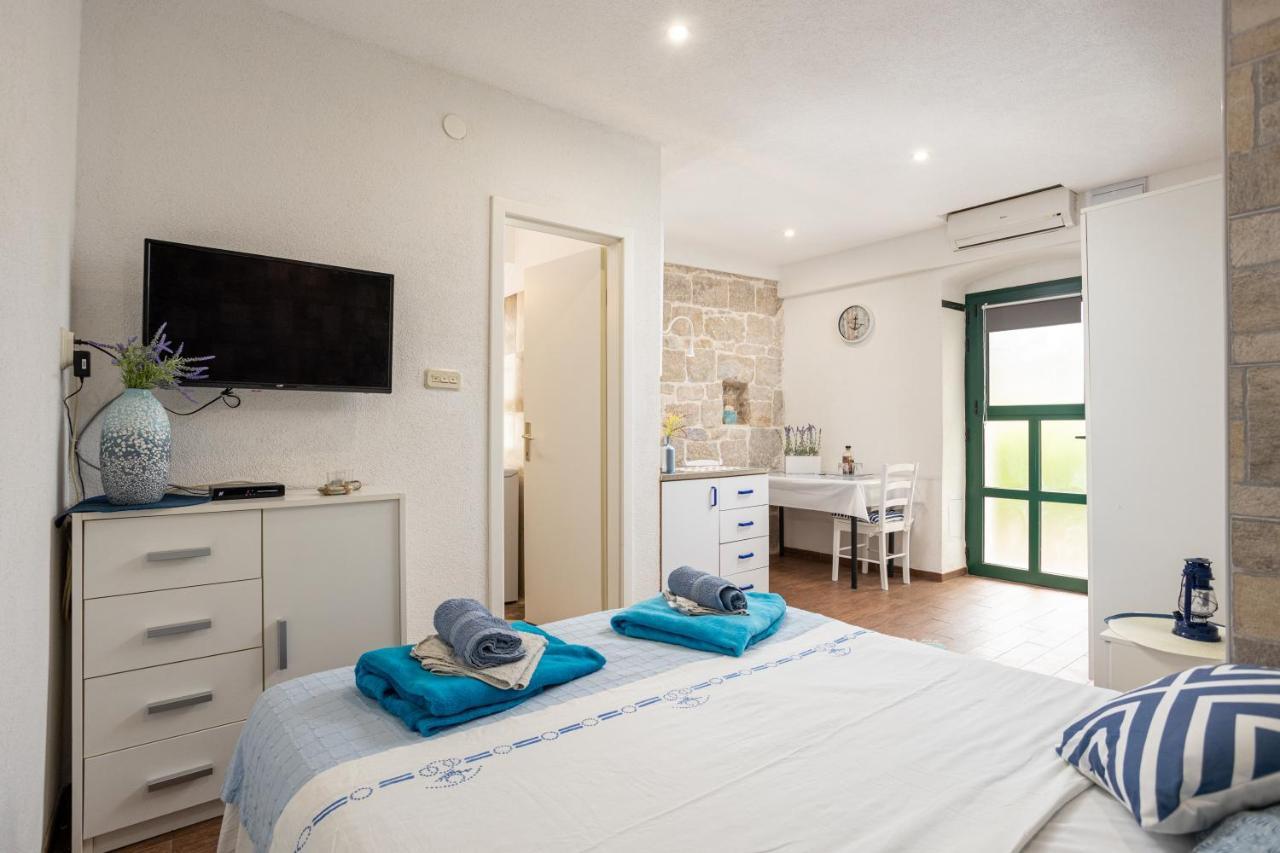 Aparrtment Terra- Combine Beach&Old Town Lägenhet Split Exteriör bild